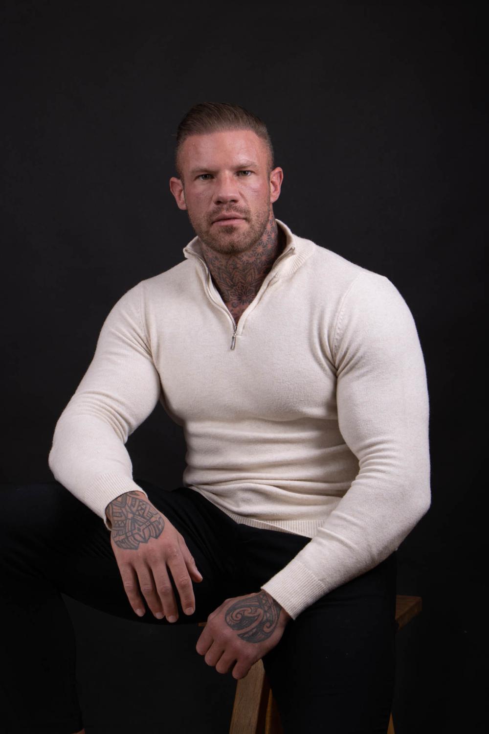 Top Tier Men aan het poseren als performance coach